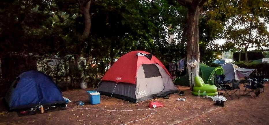 Θρίλερ στην Ασπροβάλτα: Άνδρας εντοπίστηκε νεκρός σε κάμπινγκ
