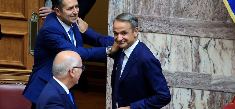 Επέστρεψε ο Μυλωνάκης στα έδρανα της Βουλής μετά την περιπέτεια υγείας