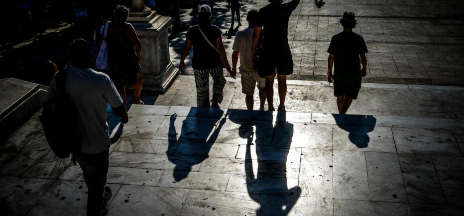 Eurostat: Το 87% των Ελλήνων δυσκολεύεται να βγάλει τον μήνα