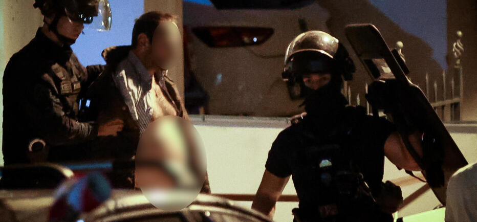 Ομηρία στη Νίκαια: Πώς η 44χρονη άνοιξε την πόρτα στους αστυνομικούς
