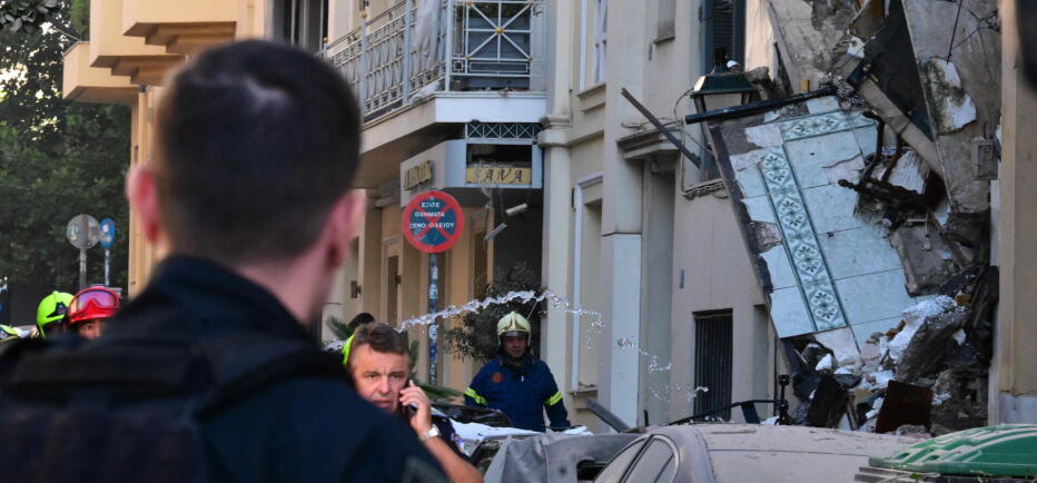 Έκρηξη στην Πλάκα: Ένας τραυματίας κι ένας εγκλωβισμένος