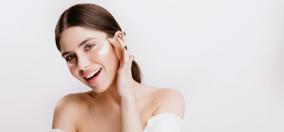 Laser facial: Η θεραπεία προσώπου που αλλάζει την εικόνα της επιδεμίδας