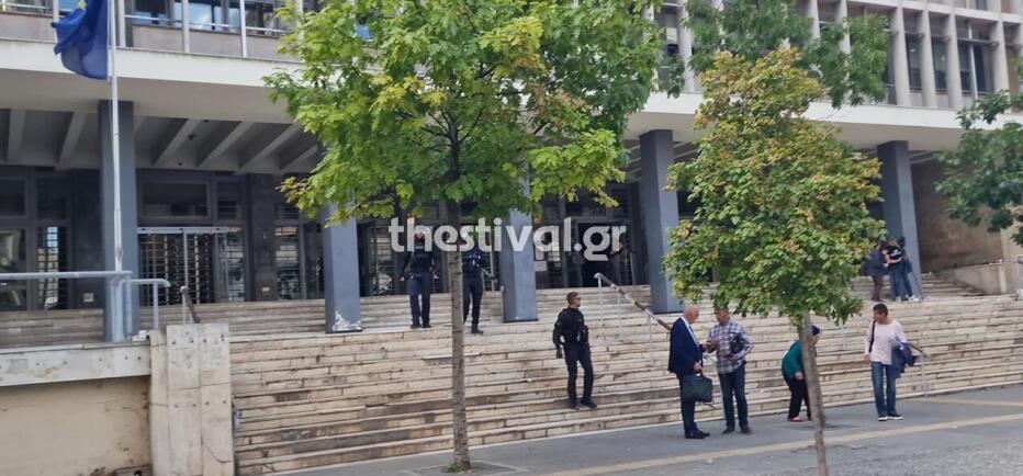Θεσσαλονίκη: Τηλεφώνημα για βόμβα στα Δικαστήρια - Εκκενώνεται το κτίριο