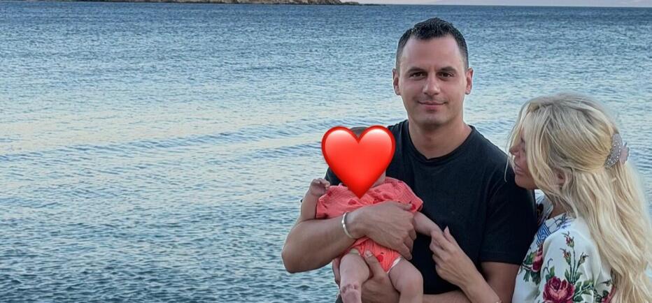 Καινούργιου - Κουτσουμπής: Με την 6 μηνών κόρη τους για baby swimming!
