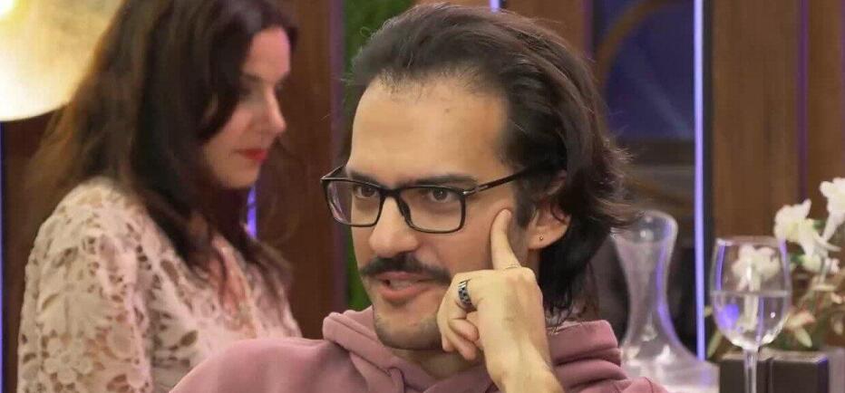 First Dates: Άνθρωποι-σαύρες ανάμεσά μας - Ποια υποψιάζεται ο Κωνσταντίνος;