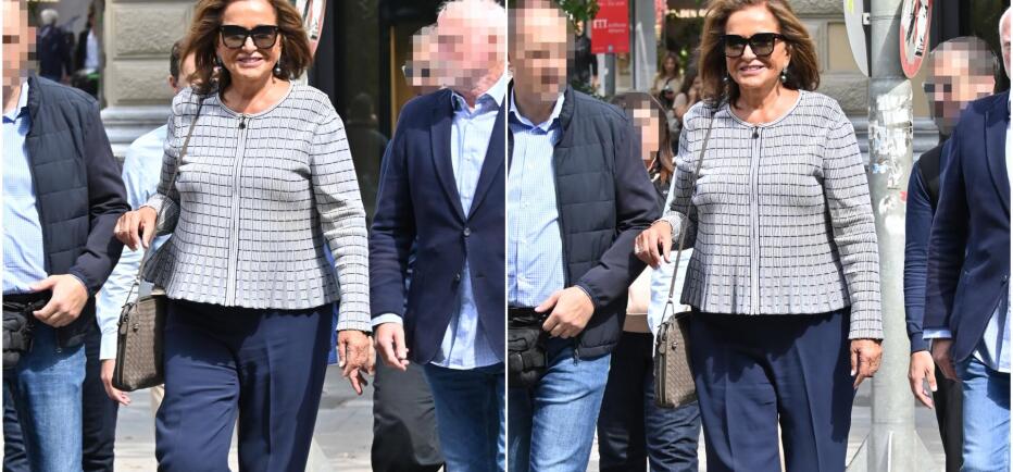 Ντόρα Μπακογιάννη: Βόλτα στο κέντρο της Αθήνας με casual-chic εμφανιση