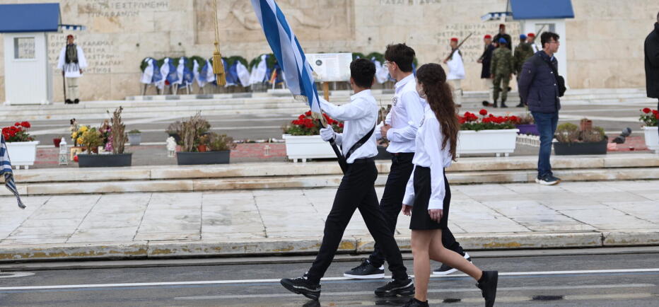Παρέλαση 28ης Οκτωβρίου: Πώς επιλέγονται οι σημαιοφόροι στα σχολεία