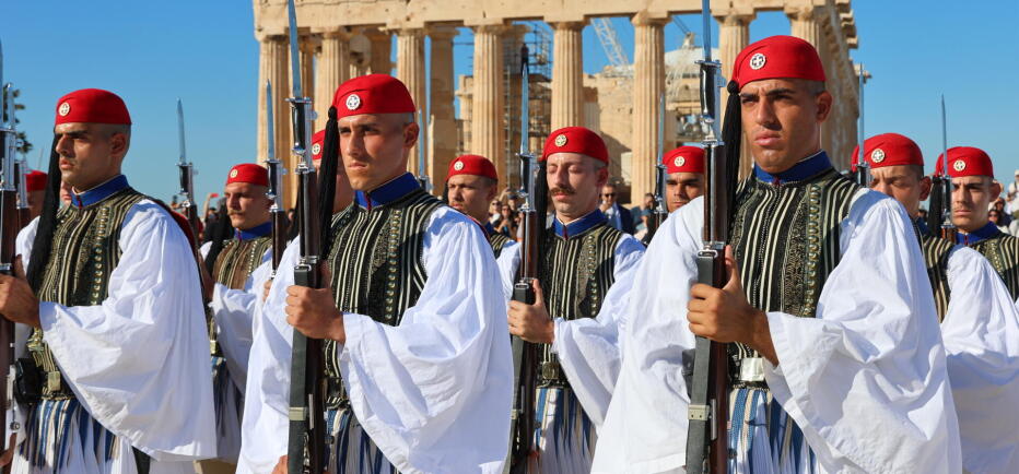 Σαν σήμερα τα τελευταία γερμανικά στρατεύματα αποχωρούν από την Αθήνα