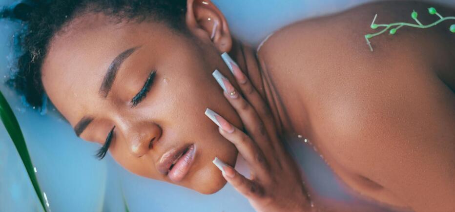 Dry Skin Diaries: Η ρουτίνα για να ξαναβρεί τη λάμψη της, η ξηρή επιδερμίδα