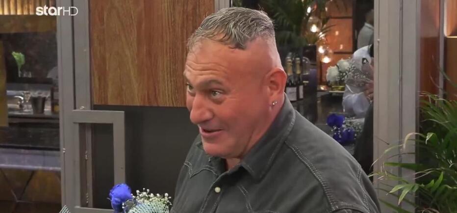 First Dates: Ο Μανώλης μπήκε με θόρυβο και δήλωσε... «Βλέπω γάμο μεγάλο!»