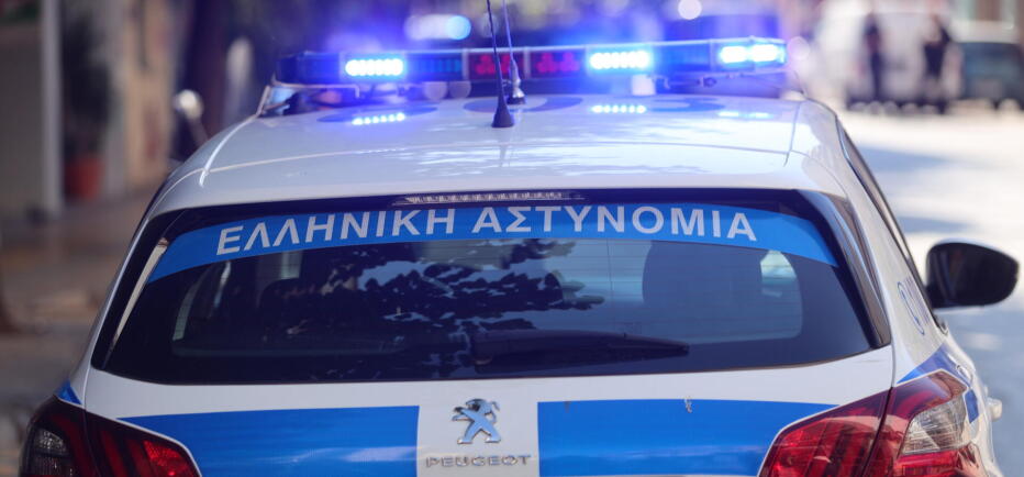 Συναγερμός στη Νίκαια: Βρέθηκαν χειροβομβίδες, όπλο και φυσίγγια σε ταράτσα