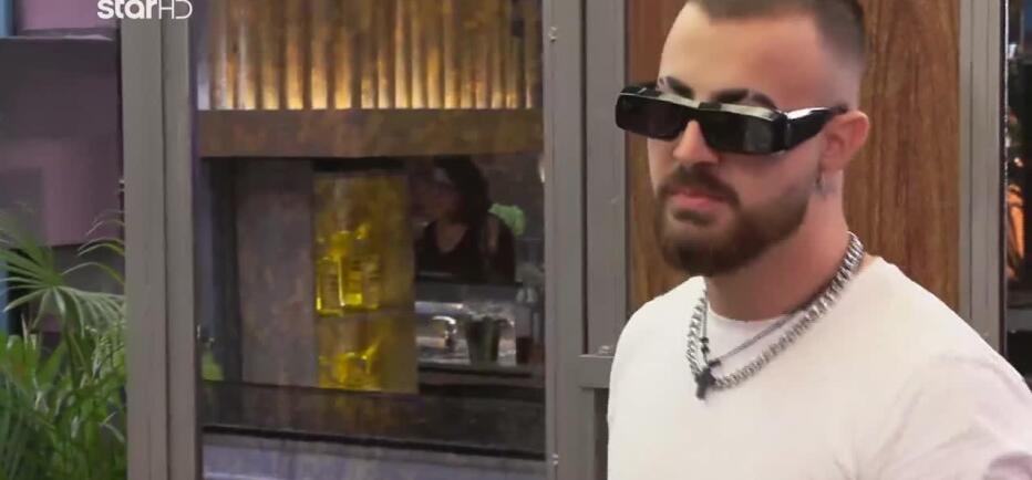 First Dates: «Είμαι πατουσάκιας!» - Η Αδυναμία Του τράπερ Rjay
