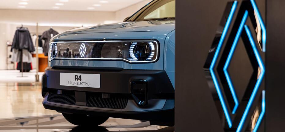 Renault 4 E-Τech electric Canvas Roof σε... βιτρίνα