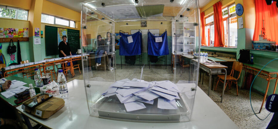 Δημοσκόπηση Metron Analysis: Σκληρή μάχη ΕΛΑΣ – ΠΑΣΟΚ για τη 2η θέση