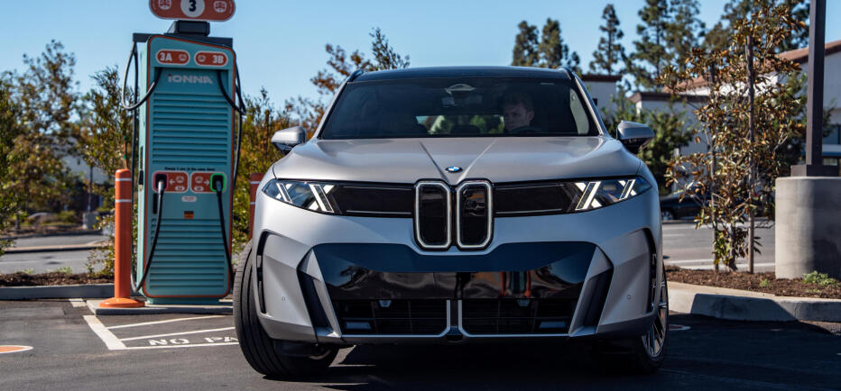 BMW iX5: Επαναστατική φόρτιση σε 10 λεπτά
